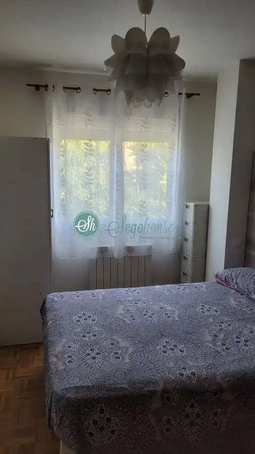 Habitación de Apartamento en venta en Palazuelos de Eresma con Calefacción y Trastero