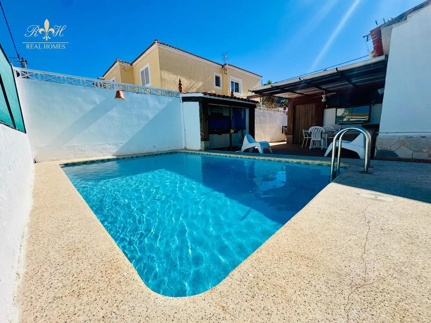 Swimming pool of Houses for sale in Benidorm  with Air Conditioner, Terrace and Swimming Pool