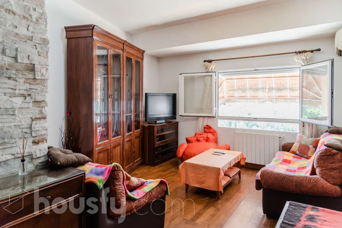 Living room of Flat to rent in Plasencia  with Air Conditioner, Heating and Parquet flooring