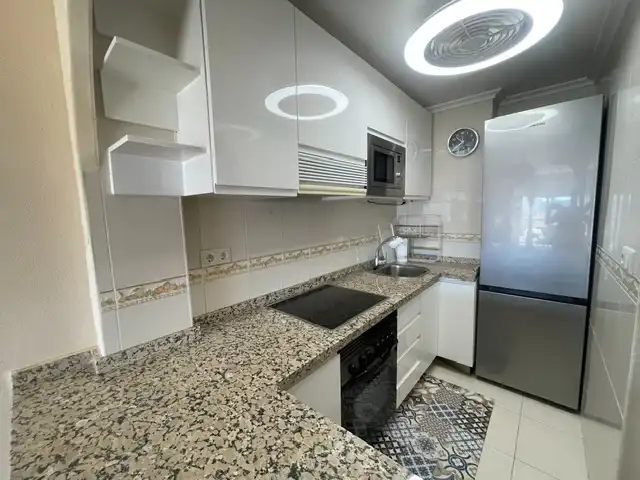 Cocina de Piso de alquiler en Alicante / Alacant con Piscina comunitaria
