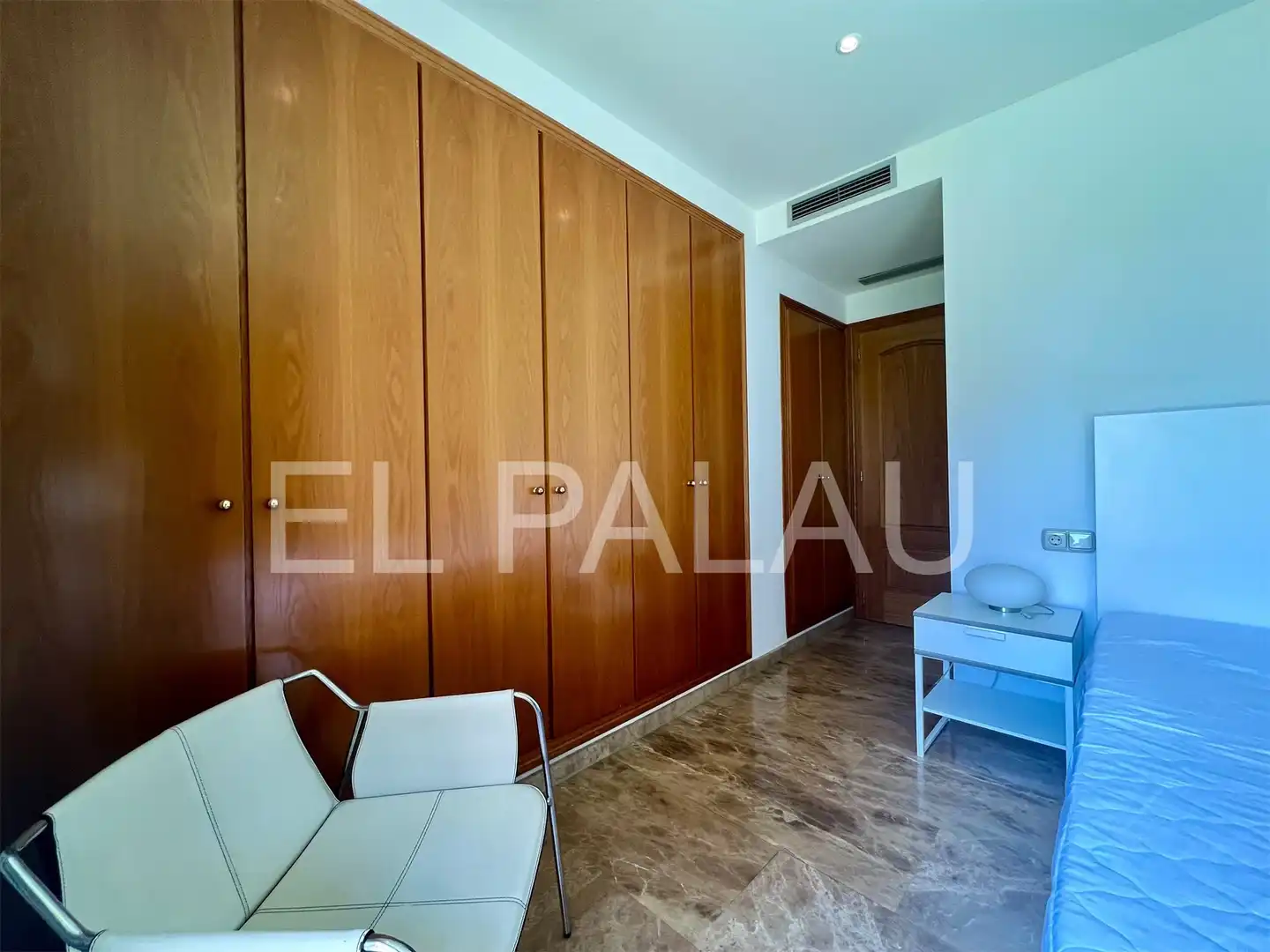 Habitación de Ático de alquiler en Valencia con Aire acondicionado, Terraza y Amueblado