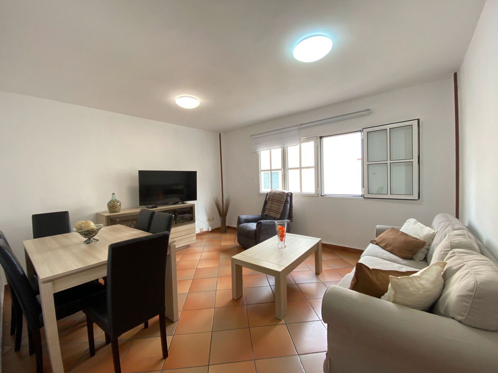 Sala d'estar de Pis en venda en Las Palmas de Gran Canaria amb Terrassa, Traster i Moblat