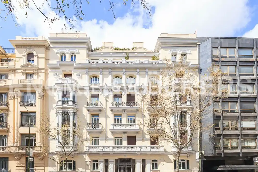 Vista exterior de Piso de alquiler en Madrid con Aire acondicionado, Calefacción y Jardín privado