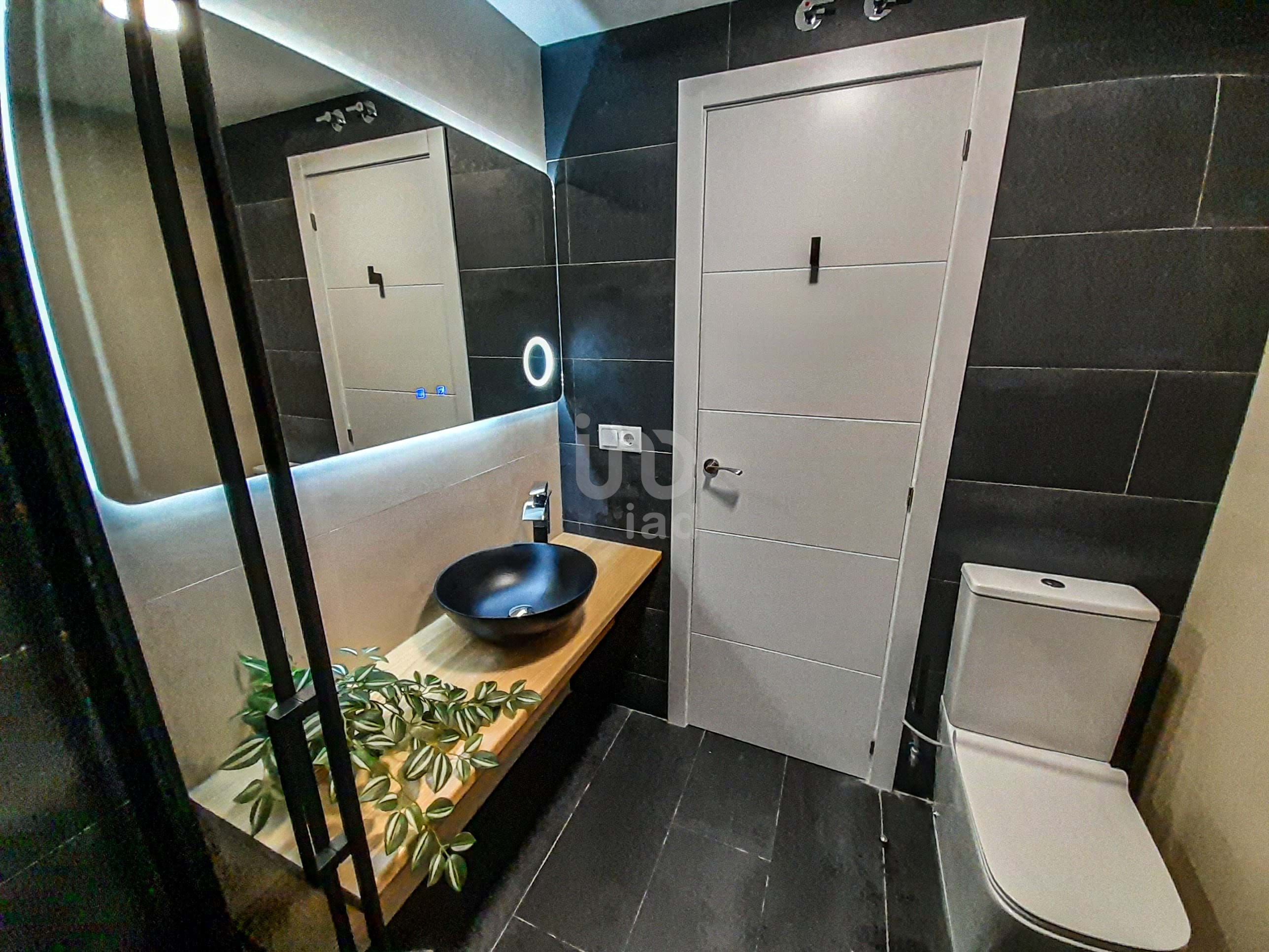 Bathroom of Flat to rent in  Madrid Capital  with Air Conditioner and Heating