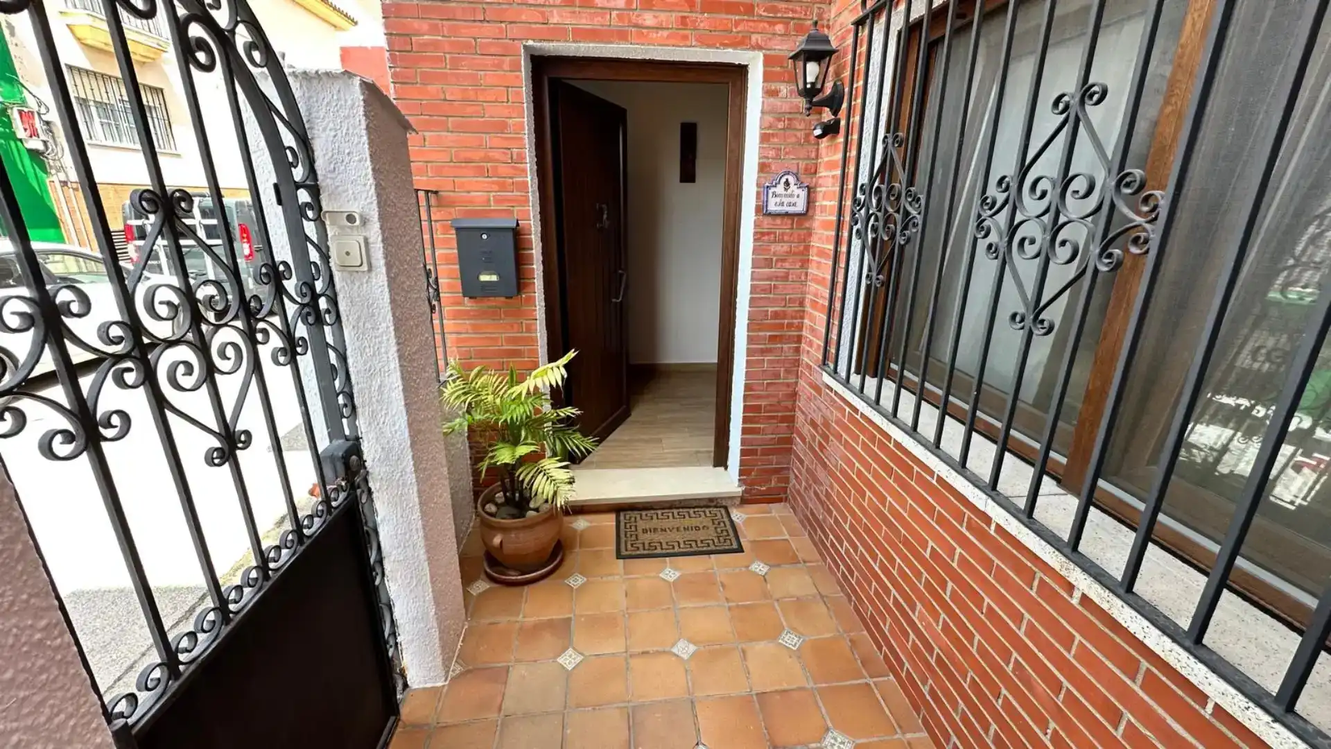 Casa o xalet en venda en La Línea de la Concepción amb Aire condicionat, Jardí privat i Traster