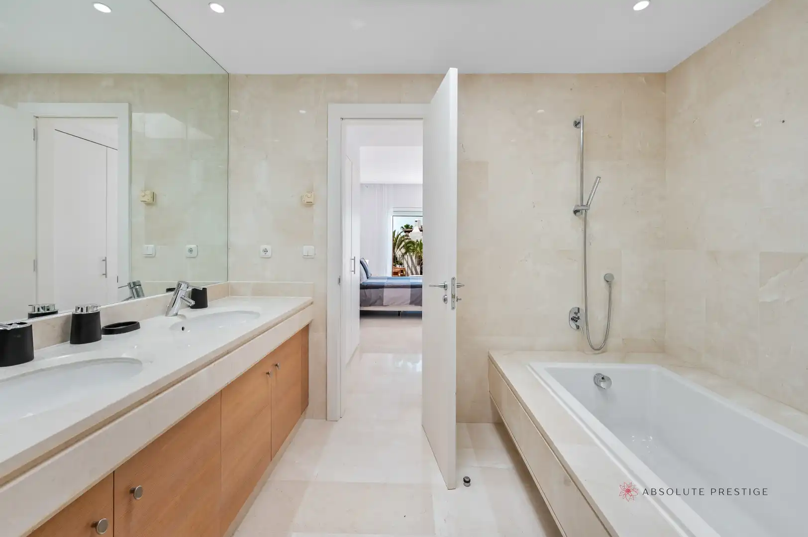 Bathroom of Attic for rent in Estepona  with Air Conditioner, Terrace and Swimming Pool