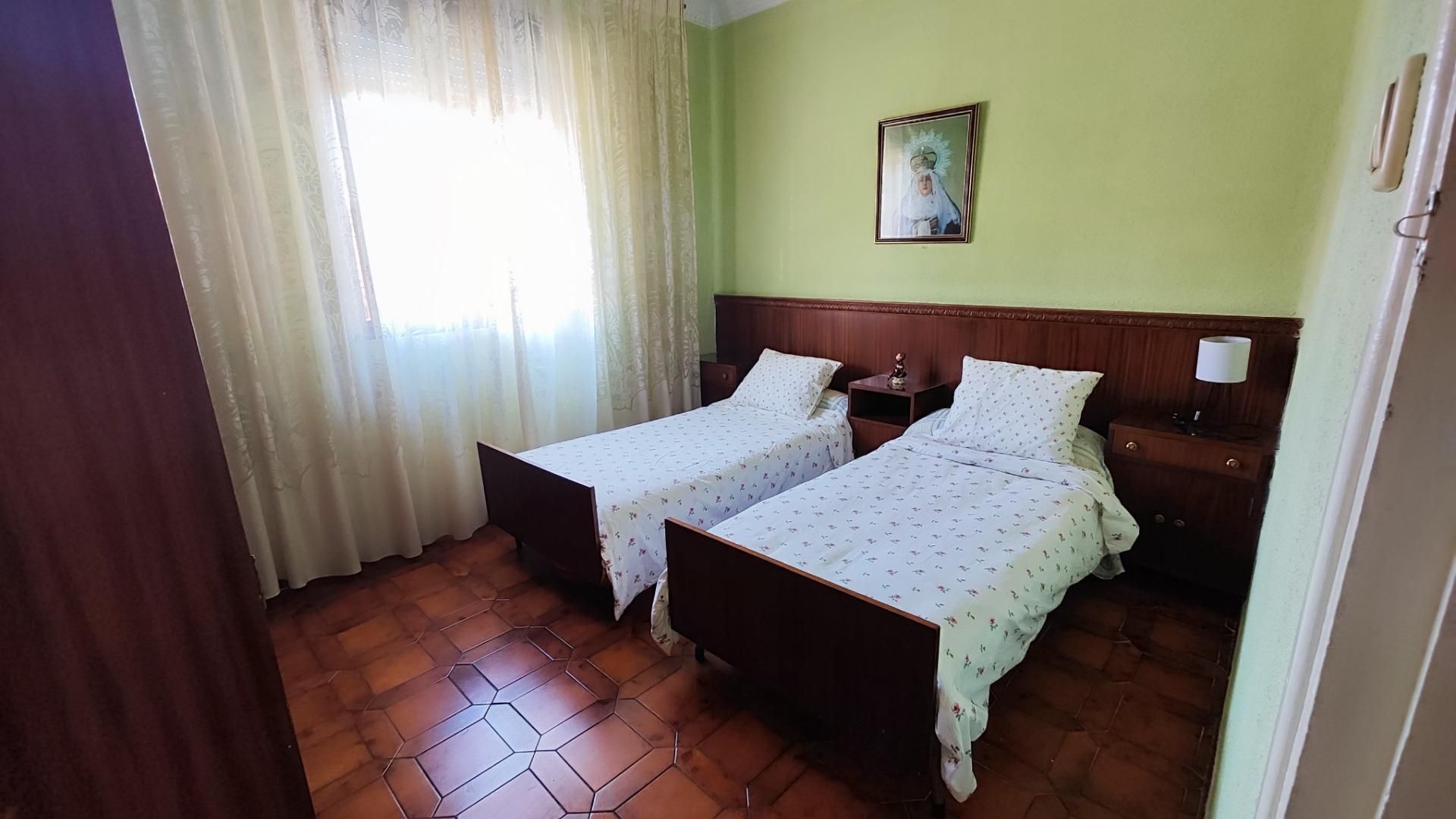 Dormitori de Casa o xalet en venda en León Capital  amb Calefacció