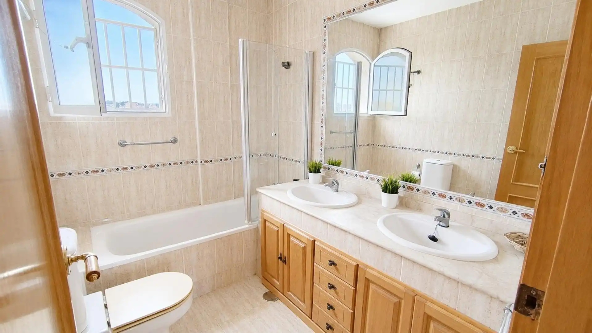 Baño de Dúplex en venta en Bigastro con Aire acondicionado, Terraza y Piscina comunitaria