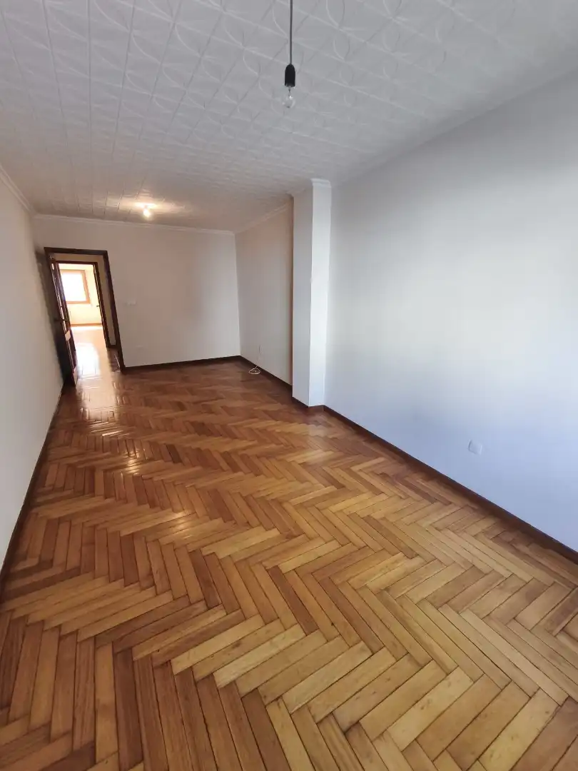 Sala de estar de Piso en venta en Ourense Capital  con Calefacción, Parquet y Trastero