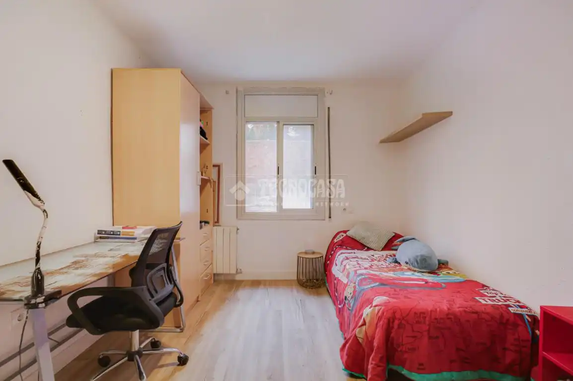 Dormitori de Pis en venda en Sant Feliu de Llobregat amb Calefacció