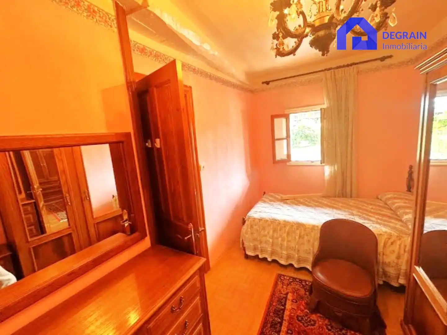 Schlafzimmer von Einfamilien-Reihenhaus zum Verkauf in Oviedo  mit Privatgarten und Terrasse