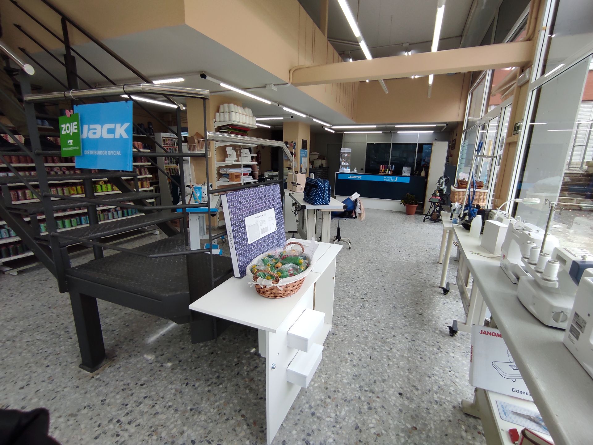 Premises to rent in Terrassa  with Air Conditioner and Alarm