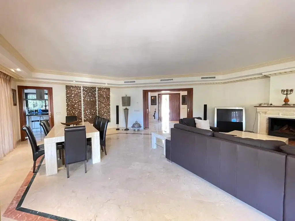 Sala d'estar de Casa o xalet de lloguer en Benahavís amb Aire condicionat, Calefacció i Jardí privat