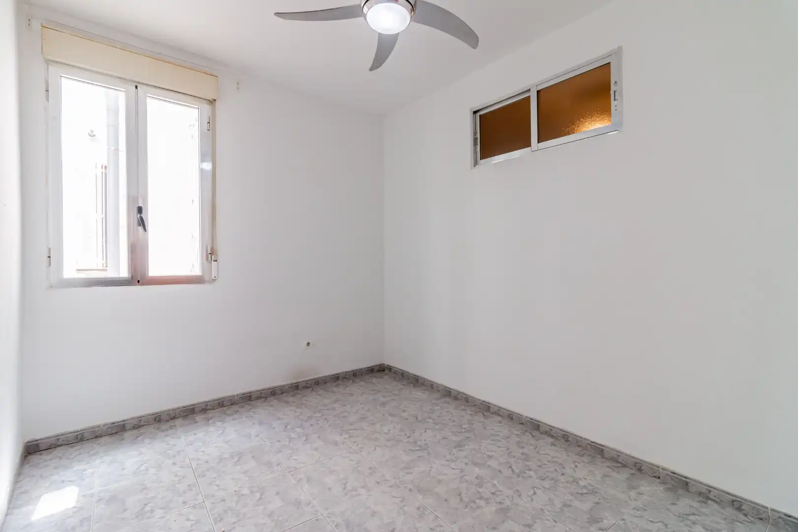 Habitación de Piso en venta en Madrid con Horno y Lavadora