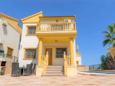 Detached house with balcony for sale in Orihuela Costa