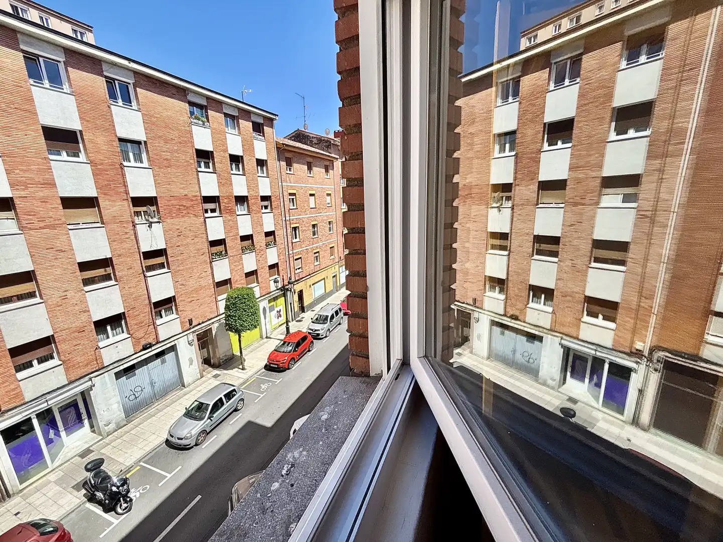 Vista exterior de Piso en venta en Oviedo  con Calefacción y Parquet