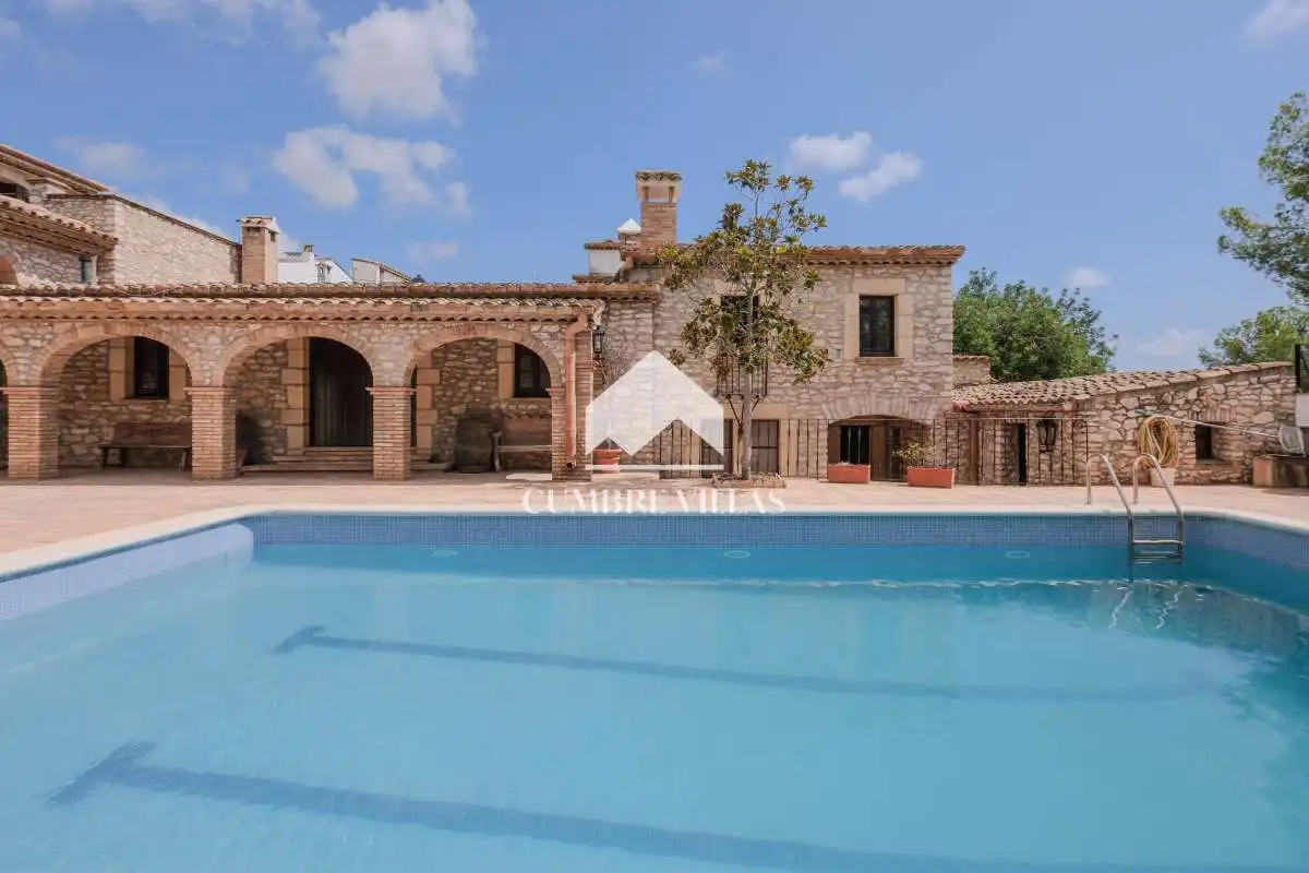 Vista exterior de Casa o xalet en venda en Sant Pere de Ribes amb Calefacció, Terrassa i Traster