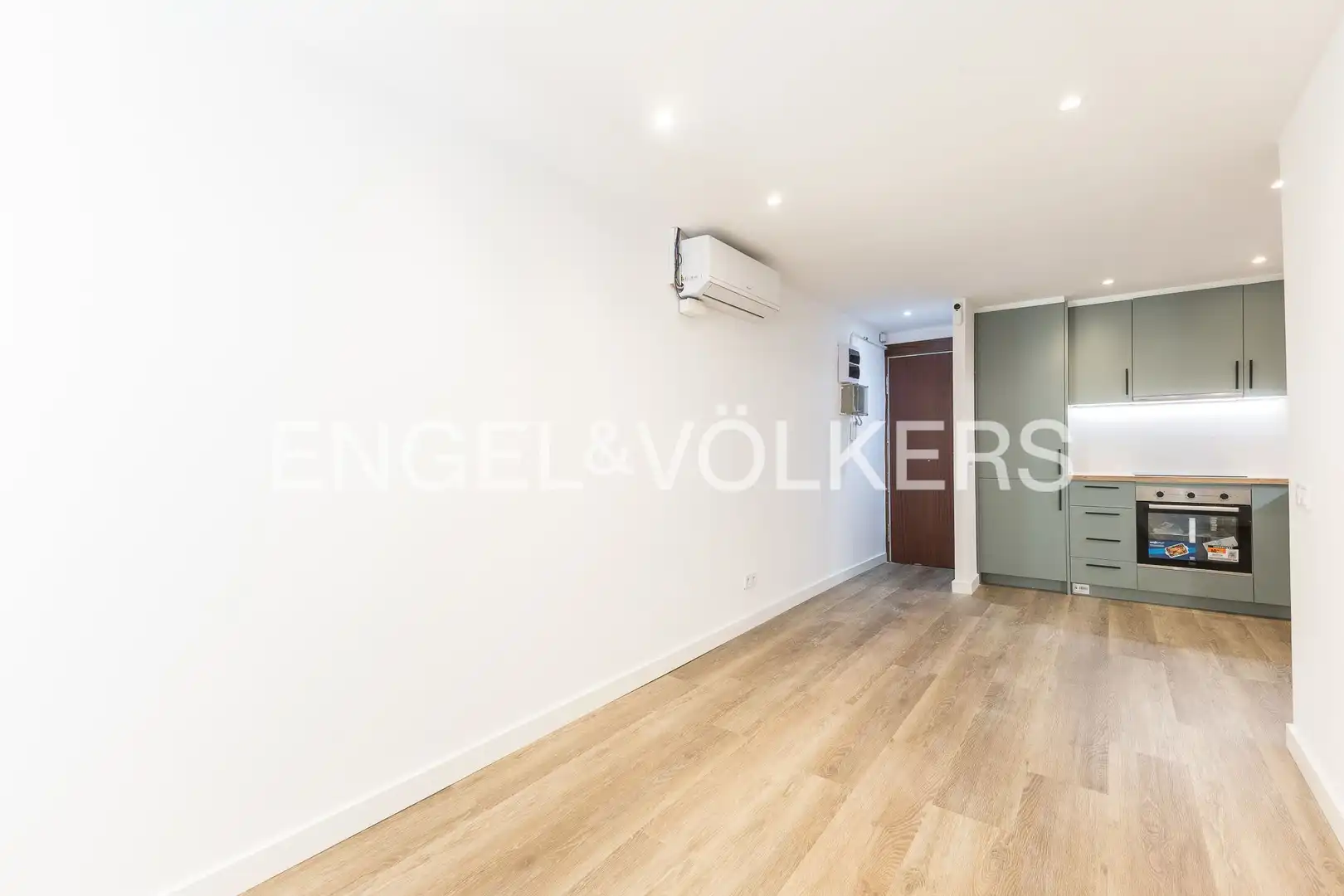 Flat for sale in L'Hospitalet de Llobregat  with Heating and Balcony