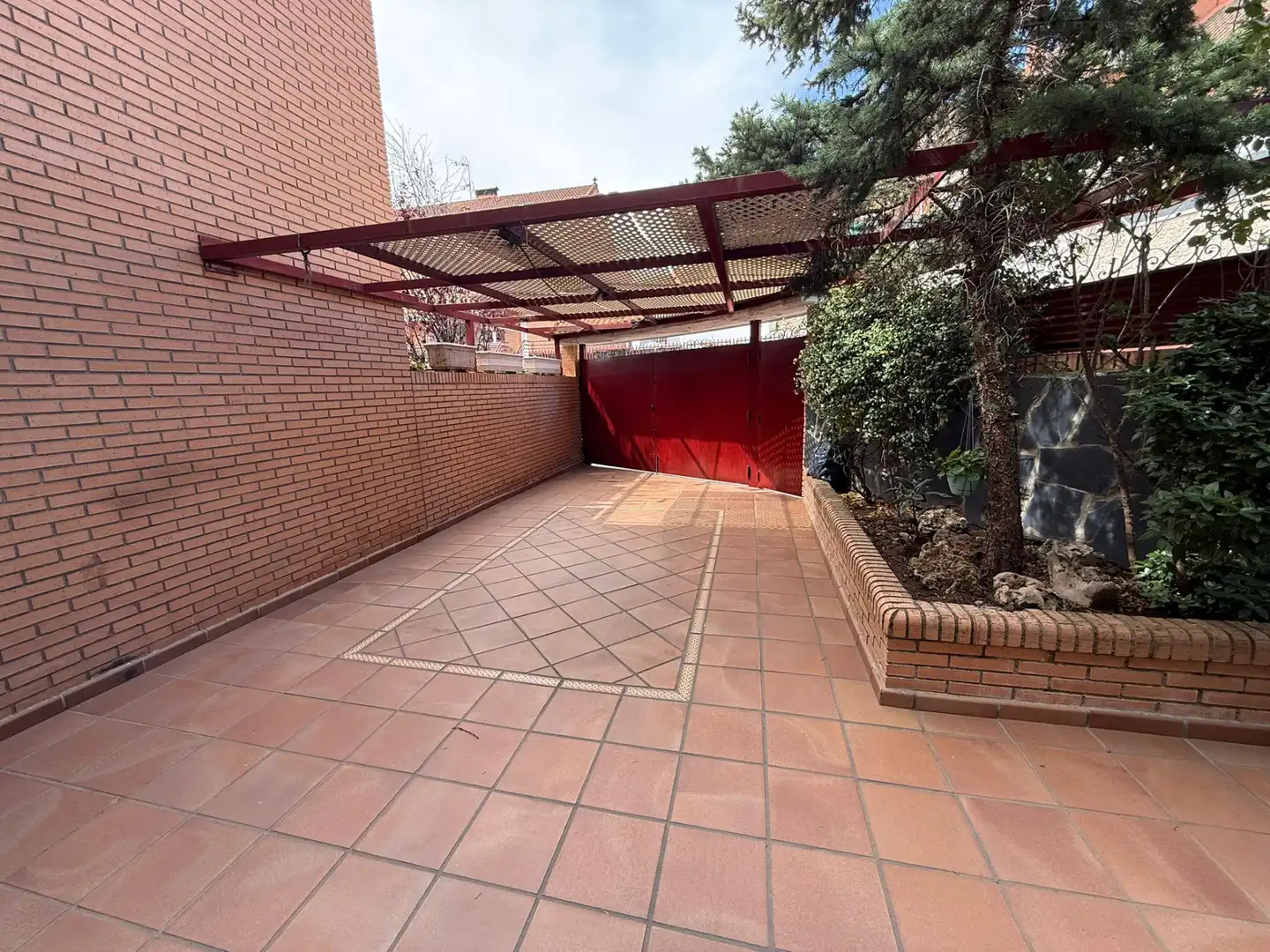 Terrassa de Casa adosada en venda en Móstoles amb Aire condicionat, Calefacció i Jardí privat