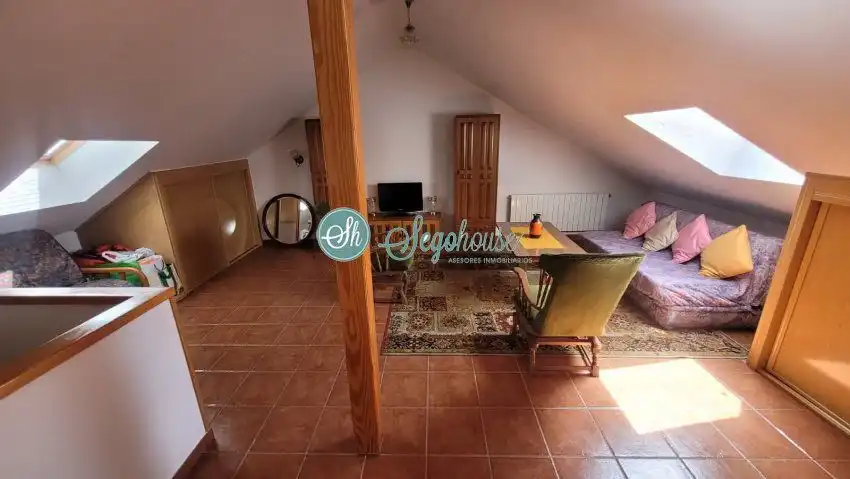 Sala d'estar de Casa o xalet en venda en Segovia amb Calefacció, Parquet i Terrassa