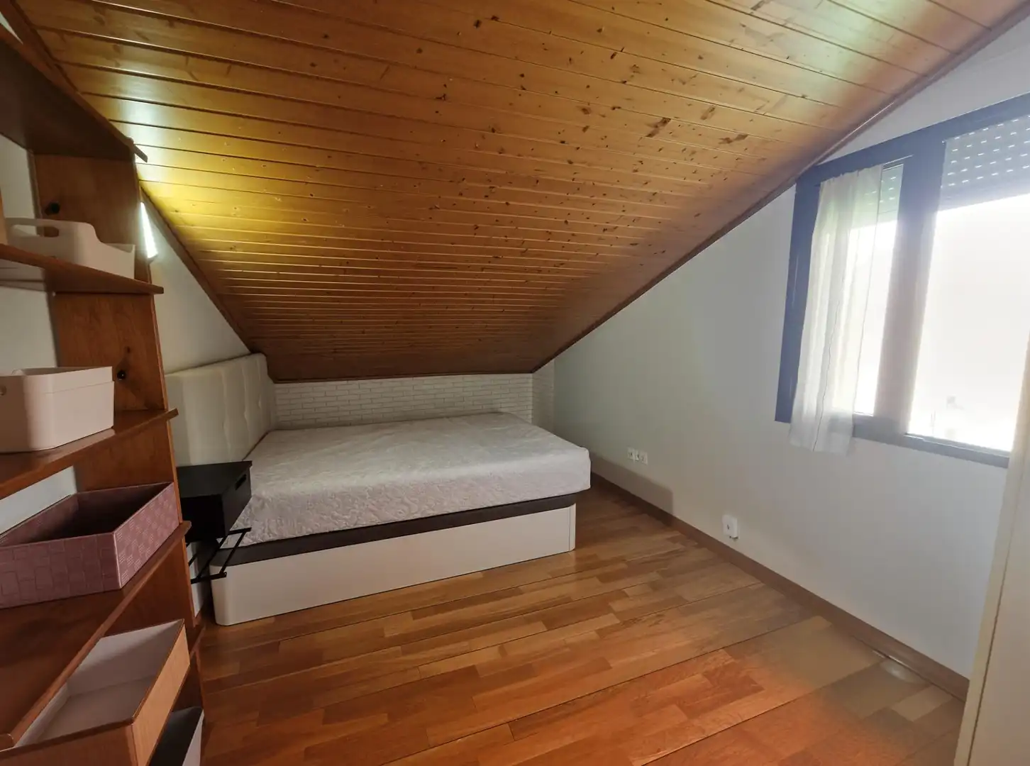 Dormitori de Pis de lloguer en Plasencia amb Aire condicionat, Parquet i Terrassa