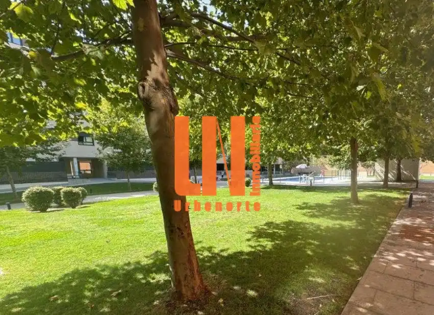 Vista exterior de Pis en venda en Fuenlabrada amb Aire condicionat, Calefacció i Piscina comunitària