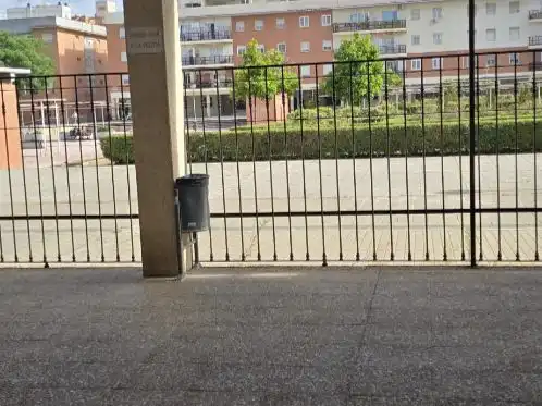 Parkplatz von Geschaftsraum zur Miete in Sevilla mit Klimaanlage und Heizung