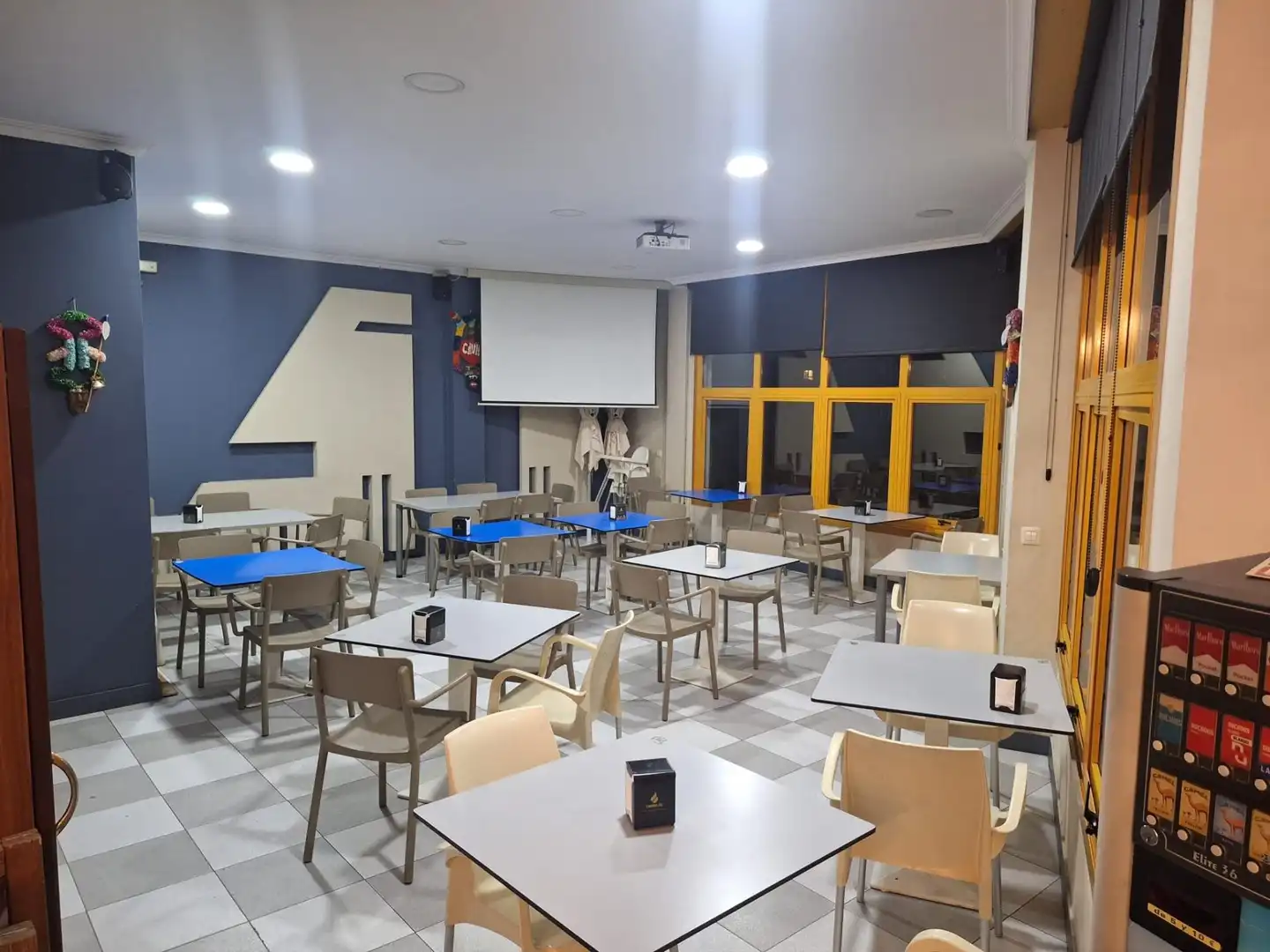 Local comercial en alquiler en Centro Urbano, imagen 2
