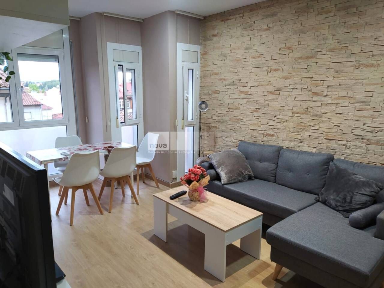 Living room of Flat for sale in Manlleu  with Air Conditioner, Heating and Storage room