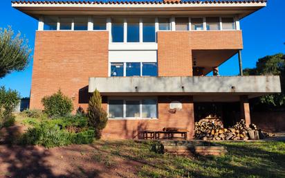 Vista exterior de Casa o xalet en venda en Castellví de Rosanes amb Calefacció, Jardí privat i Terrassa