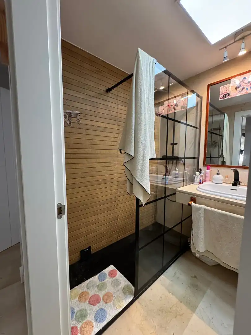 Badezimmer von Einfamilien-Reihenhaus zur Miete in Granada mit Klimaanlage, Heizung und Privatgarten