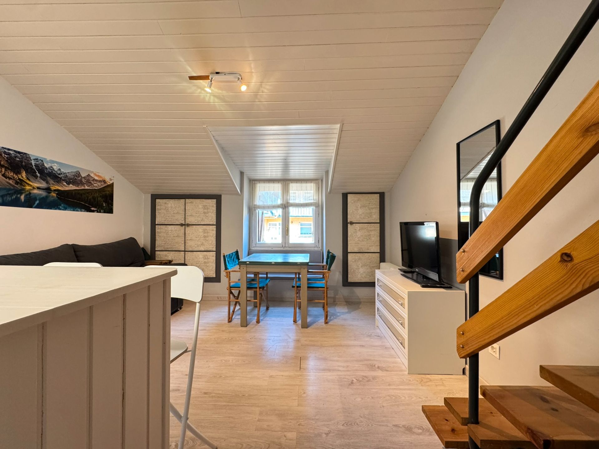 Sala d'estar de Àtic en venda en Aisa amb Calefacció, Parquet i Traster