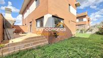 Exterior view of Single-family semi-detached for sale in Cirueña  with Terrace and Swimming Pool