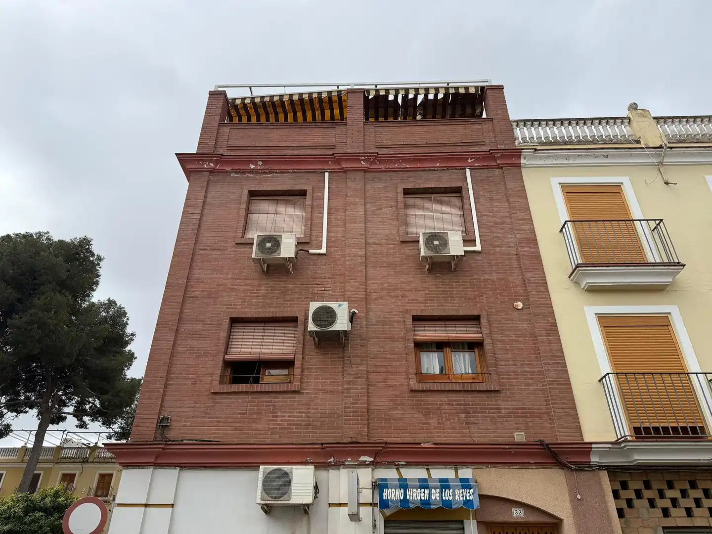 Vista exterior de Dúplex en venta en Dos Hermanas con Aire acondicionado, Calefacción y Terraza