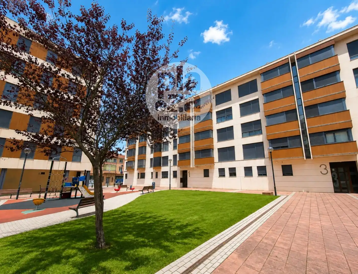 Vista exterior de Pis en venda en Burgos amb Aire condicionat, Calefacció i Terrassa