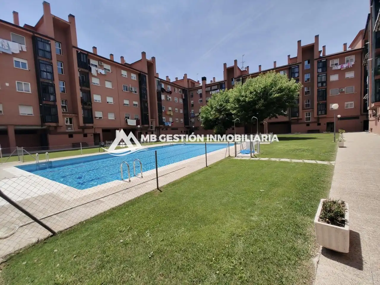 Vista exterior de Piso en venta en Fuenlabrada con Aire acondicionado, Calefacción y Jardín privado