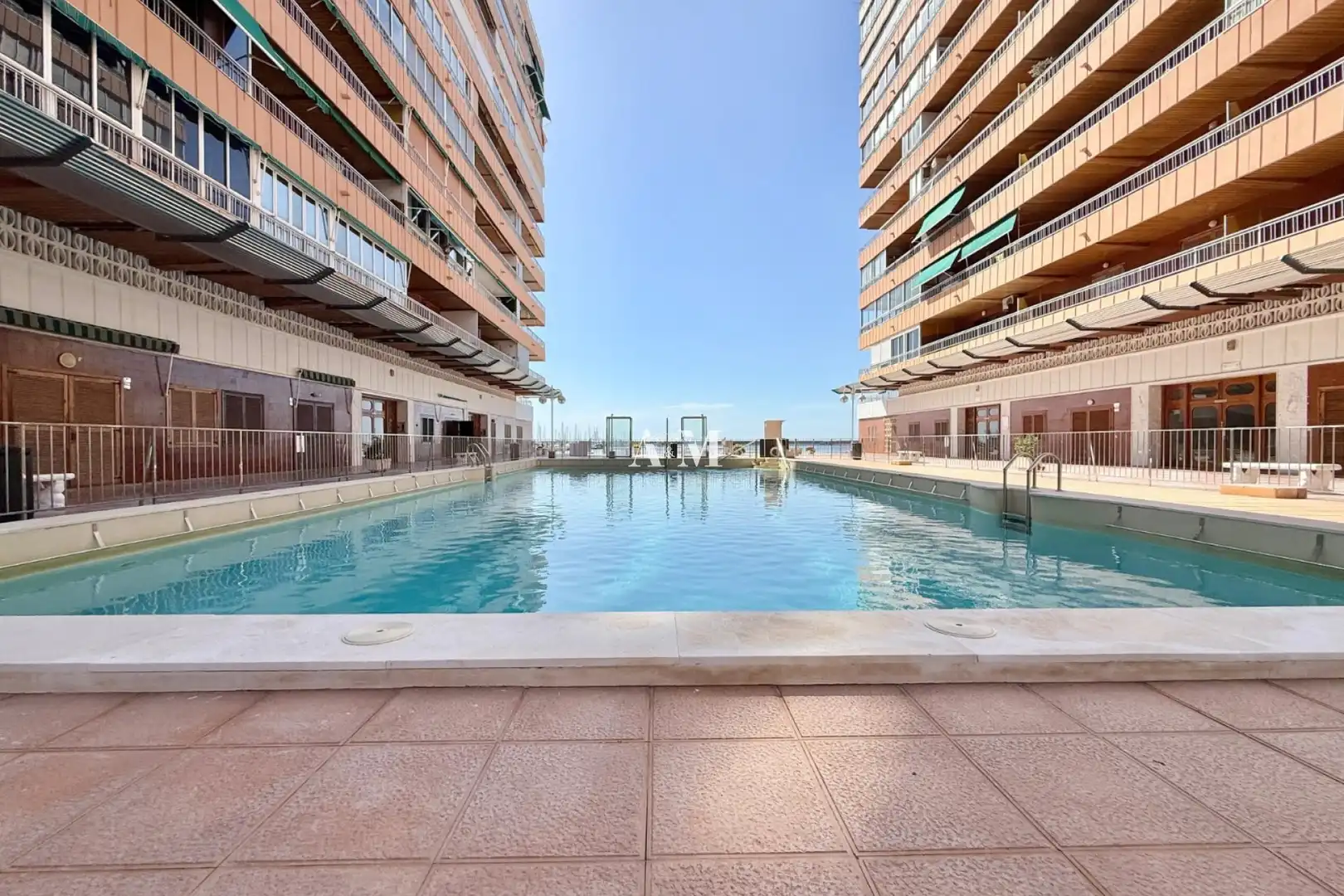 Piscina de Piso de alquiler en Torrevieja con Aire acondicionado, Calefacción y Terraza