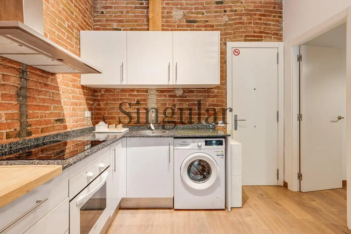 Cuina de Apartament en venda en Barcelona amb Aire condicionat, Calefacció i Moblat
