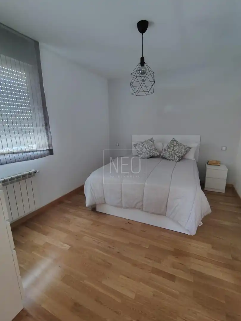 Habitación de Casa adosada en venta en Villalbilla con Aire acondicionado, Calefacción y Jardín privado