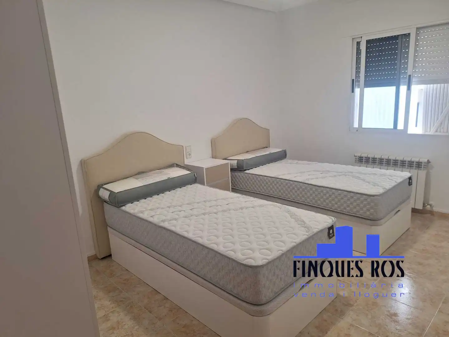 Schlafzimmer von Einfamilien-Reihenhaus zum Verkauf in Vinaròs mit Klimaanlage, Heizung und Terrasse