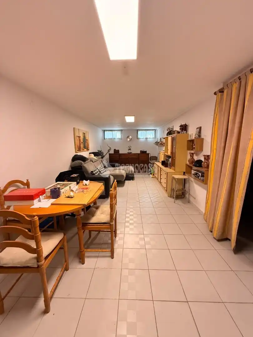 Einfamilien-Reihenhaus zum Verkauf in Alcalá de Guadaira mit Klimaanlage und Terrasse