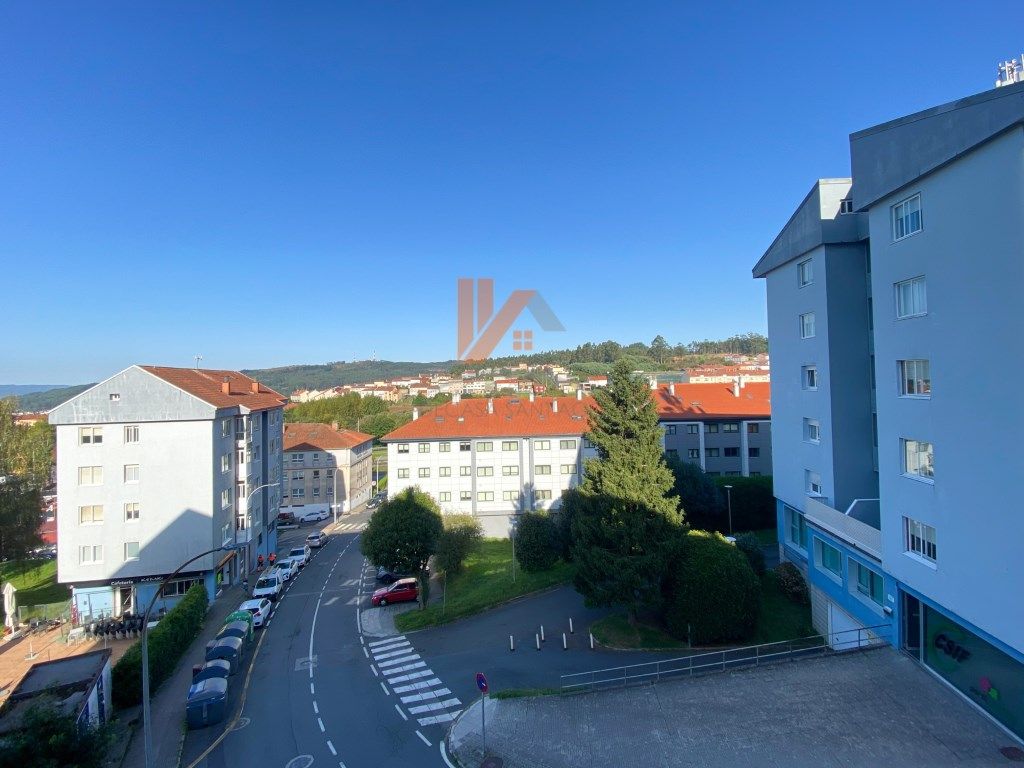 Vista exterior de Piso en venta en Santiago de Compostela 