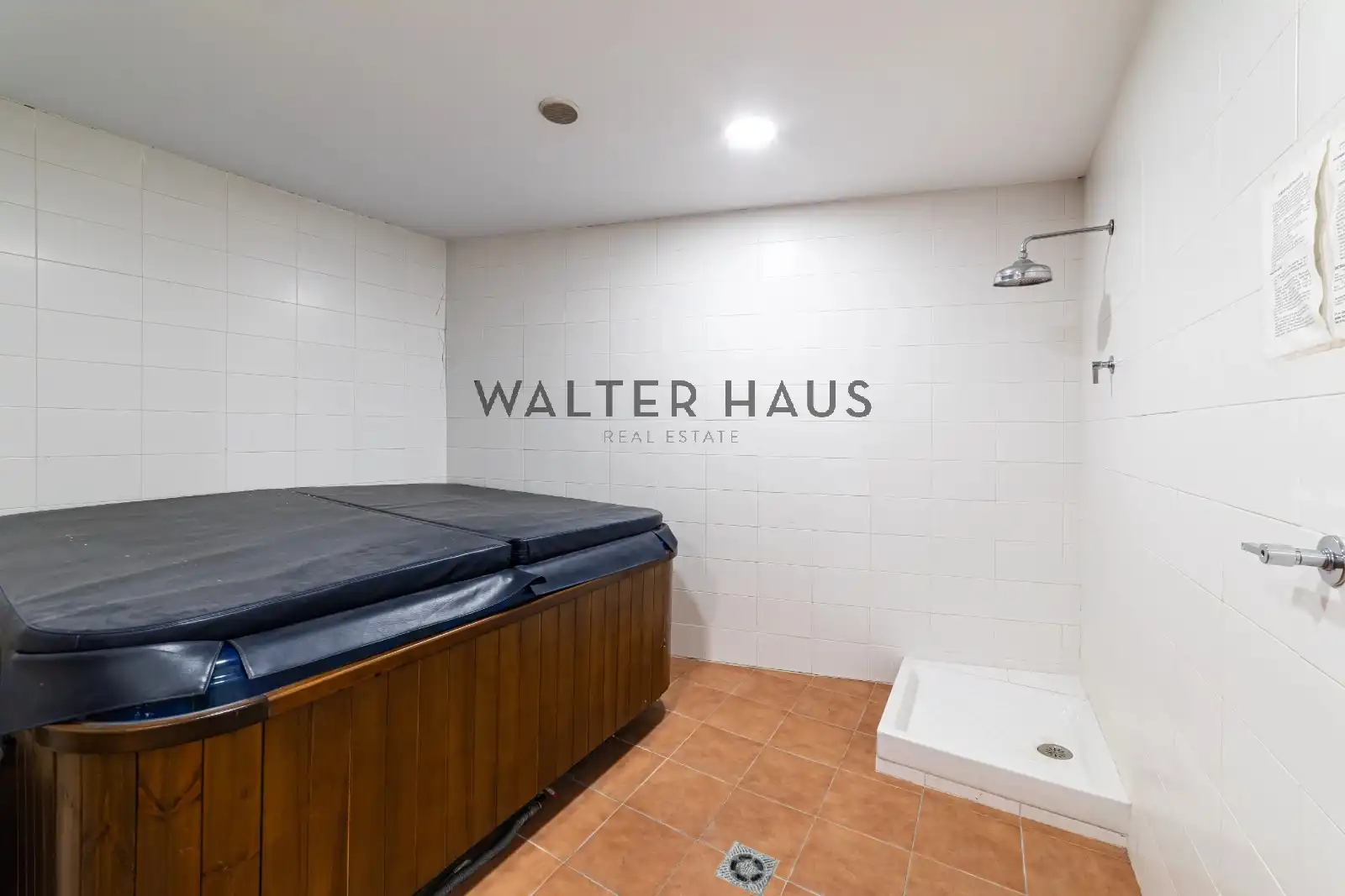 Flat for sale in Madrid  with Air Conditioner, Heating and Storage room