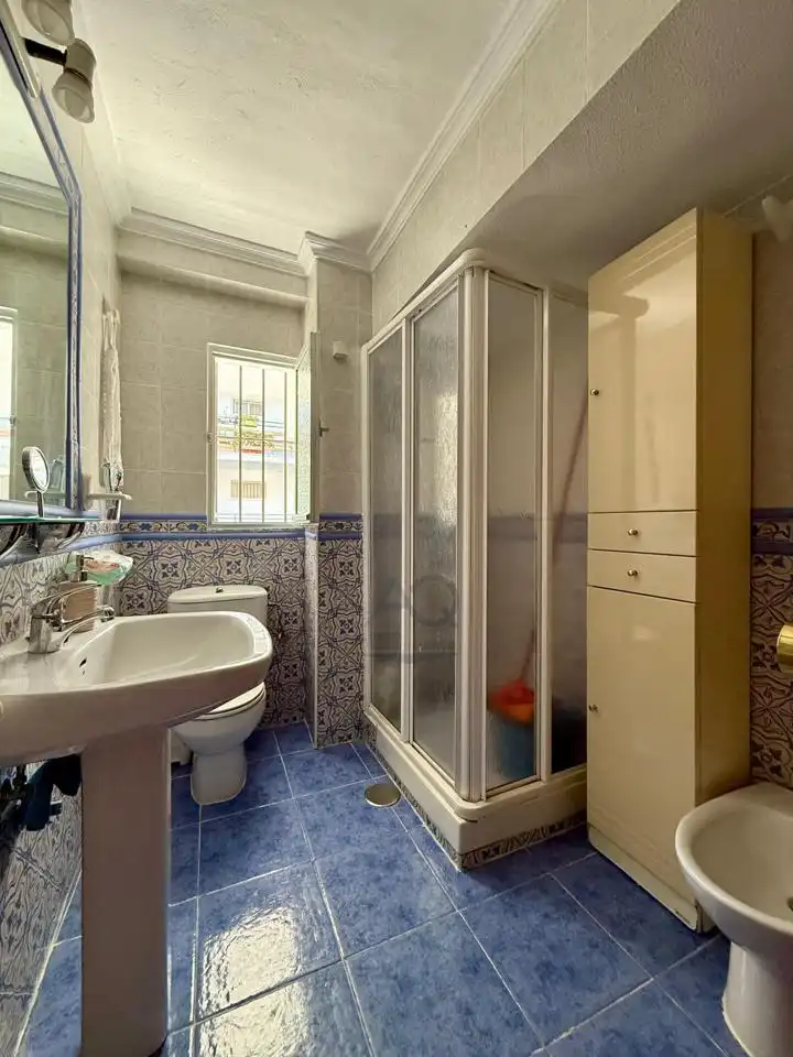 Bathroom of Flat for sale in Rota