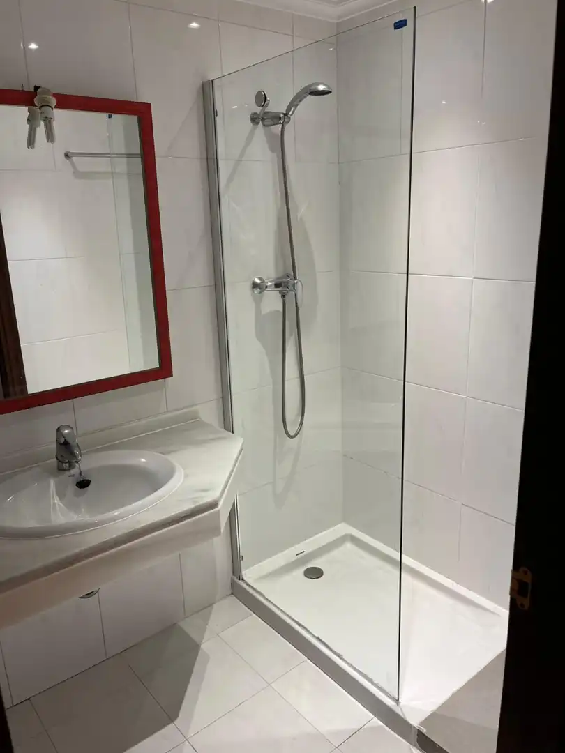 Badezimmer von Wohnung zum Verkauf in  Logroño mit Klimaanlage, Heizung und Privatgarten