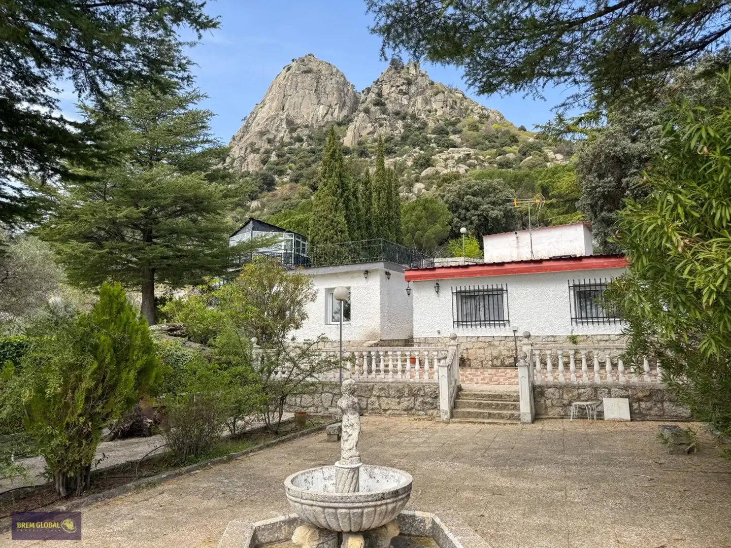 Vista exterior de Casa o chalet en venta en La Cabrera con Aire acondicionado, Calefacción y Jardín privado