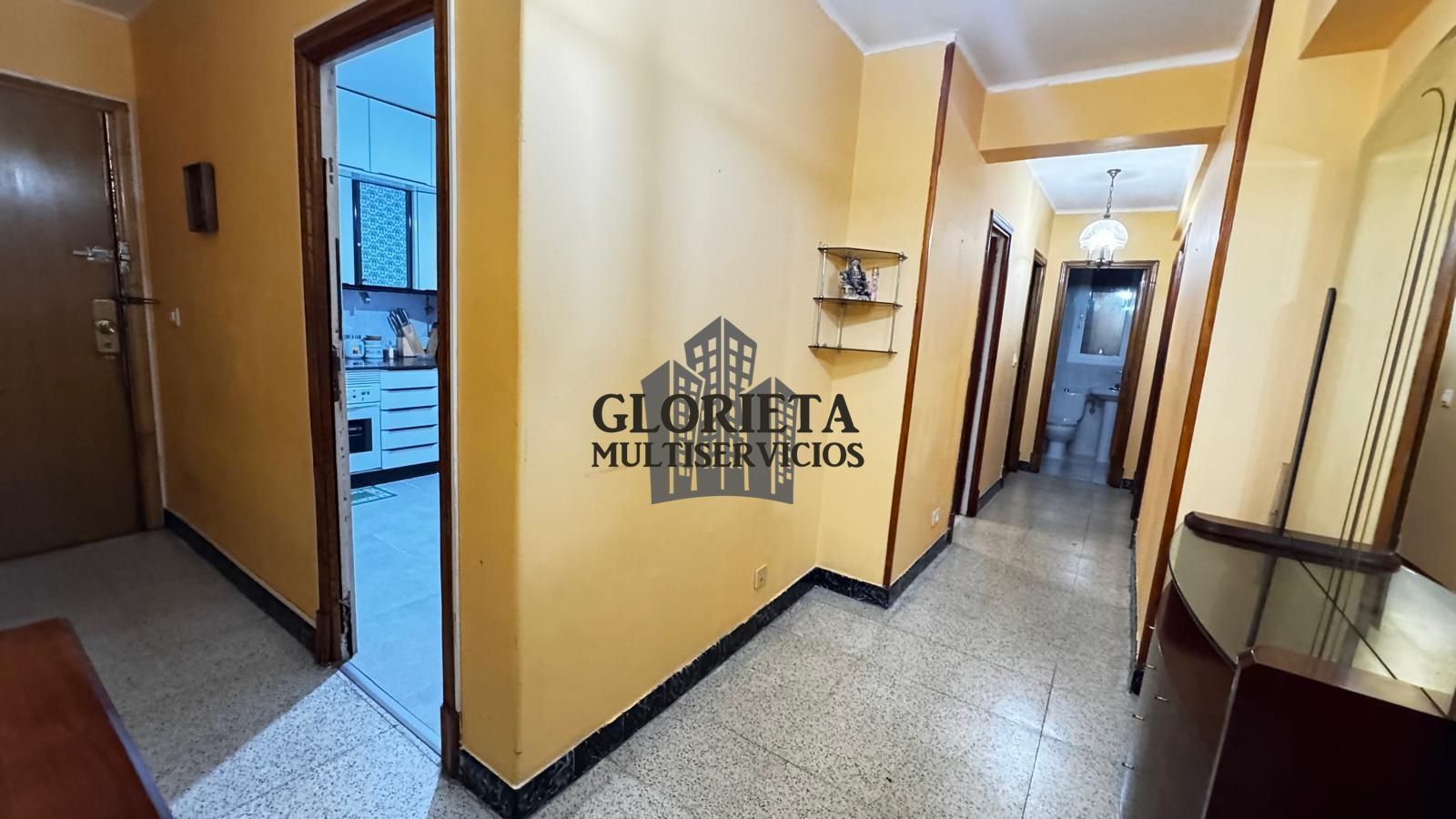 Pis en venda en Vigo  amb Calefacció, Parquet i Moblat