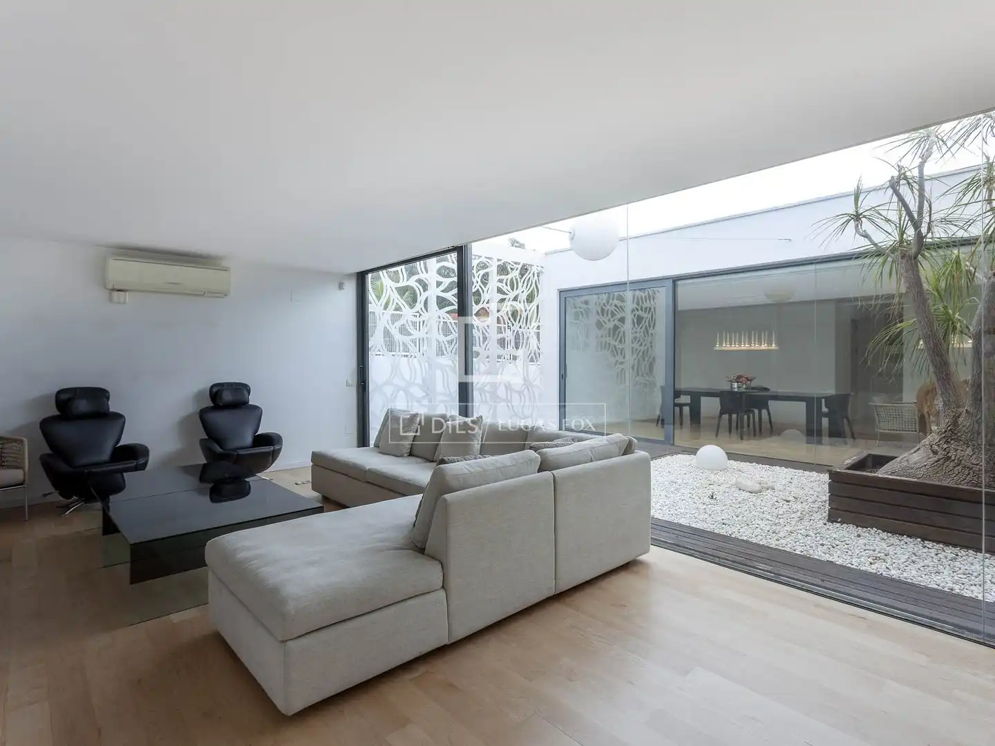 Living room of Houses for sale in Sagunto / Sagunt  with Air Conditioner, Parquet flooring and Swimming Pool