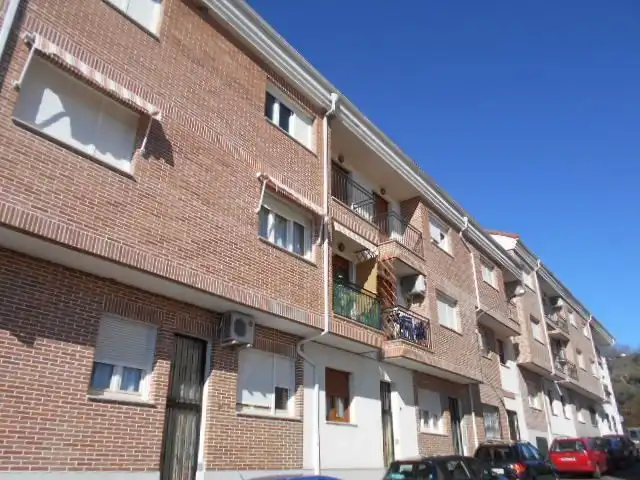 Vista exterior de Pis en venda en Candeleda amb Calefacció
