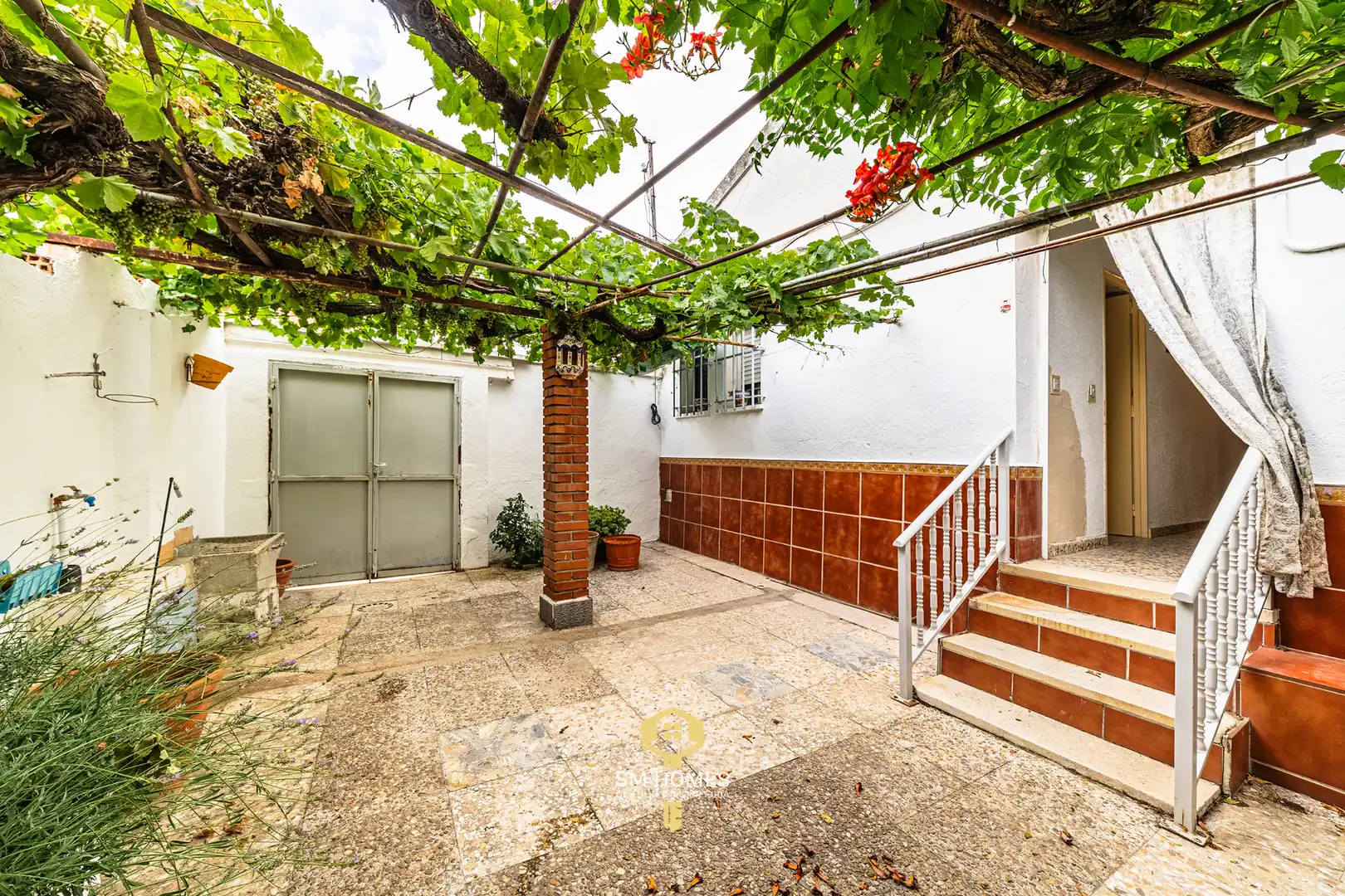 Vista exterior de Casa adosada en venda en Mejorada del Campo amb Calefacció, Jardí privat i Terrassa